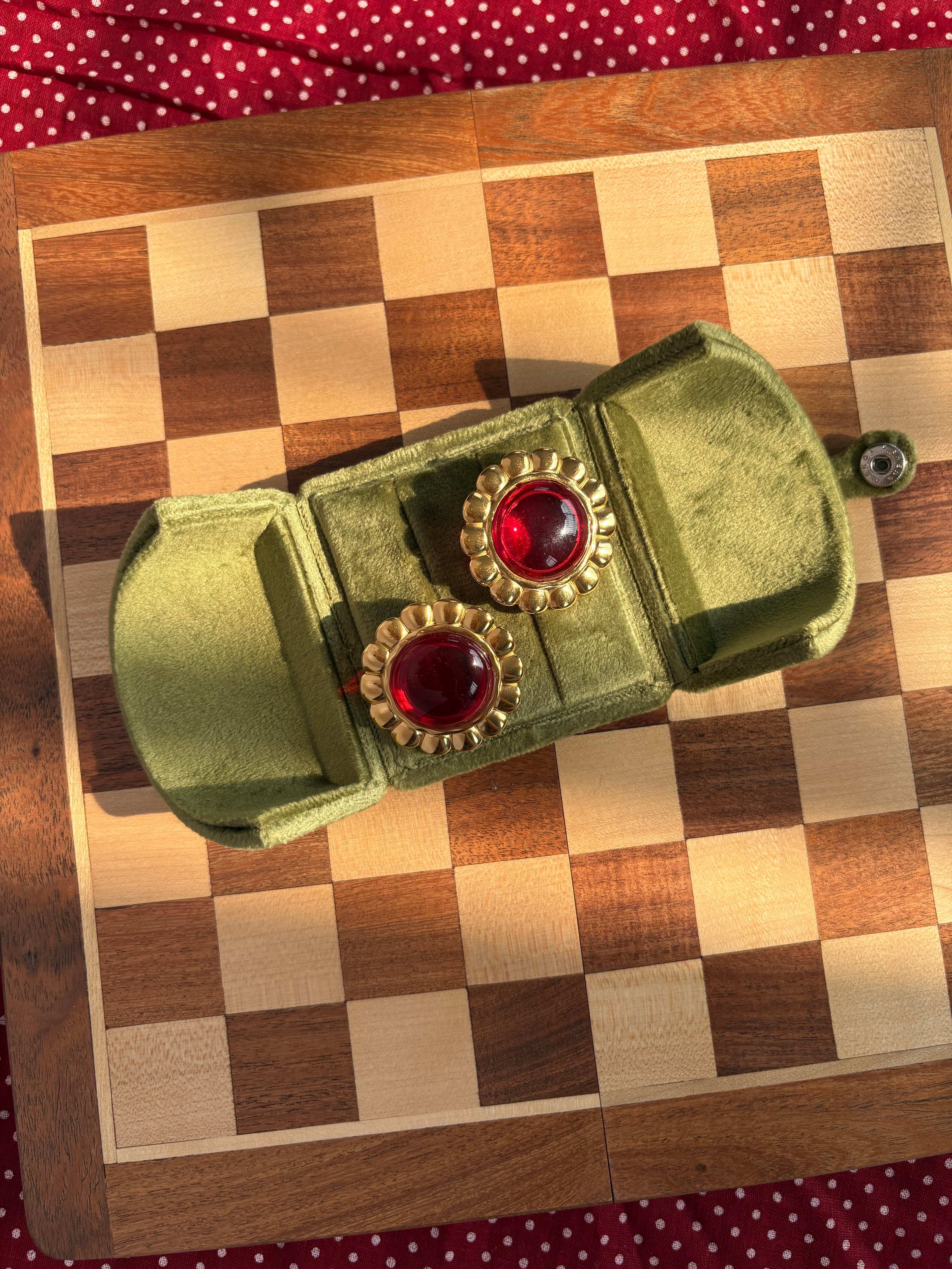 Statement chunky stud