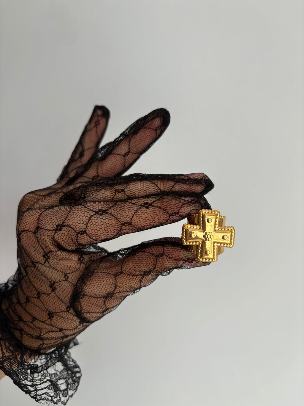 Chunky cross ring