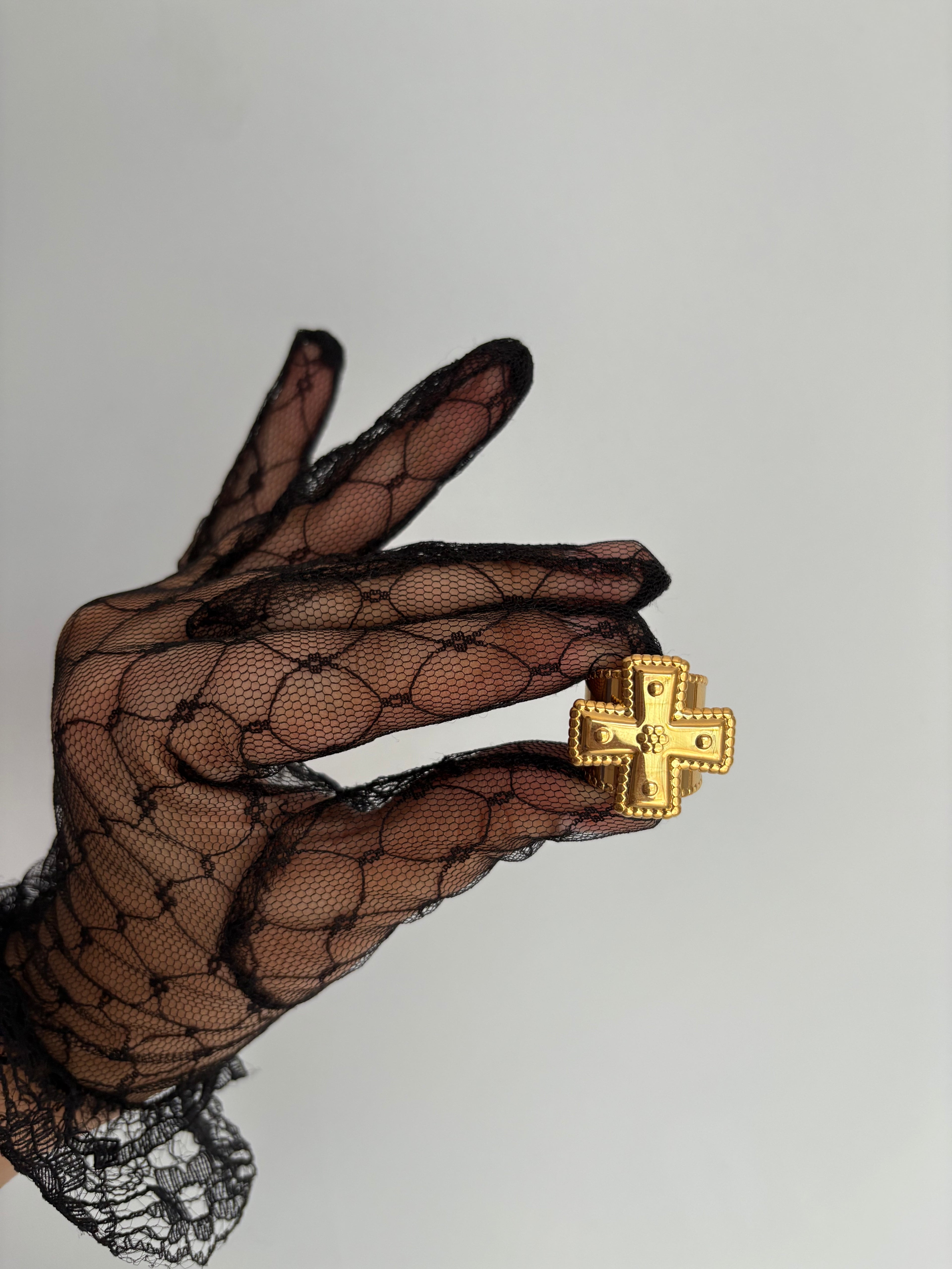 Chunky cross ring