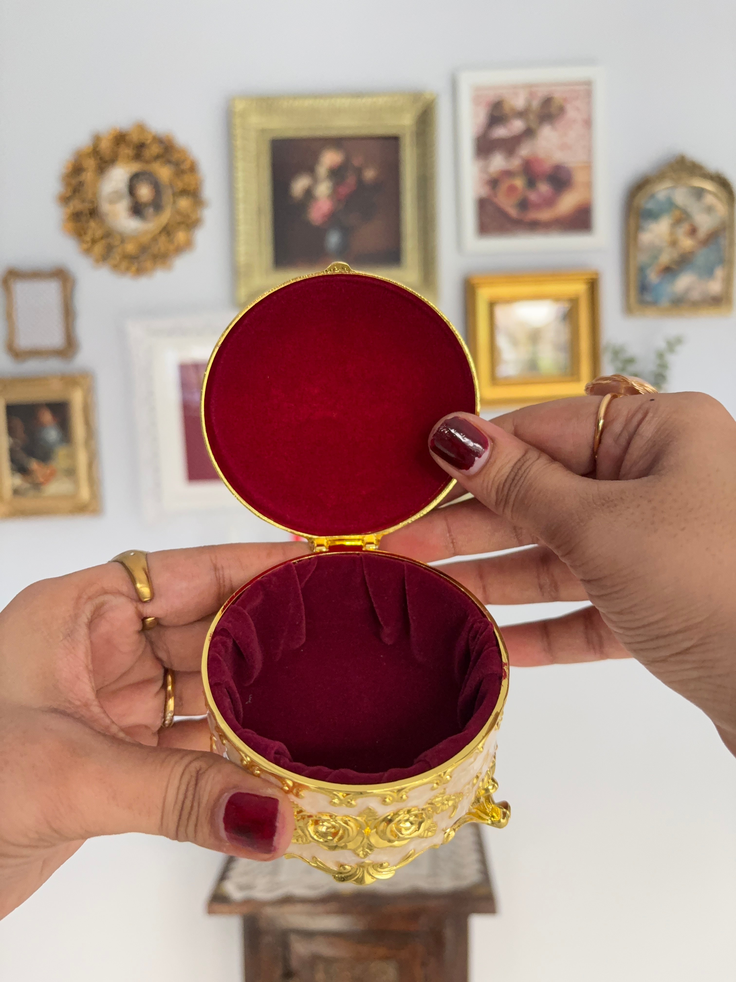 Vintage jewellery box