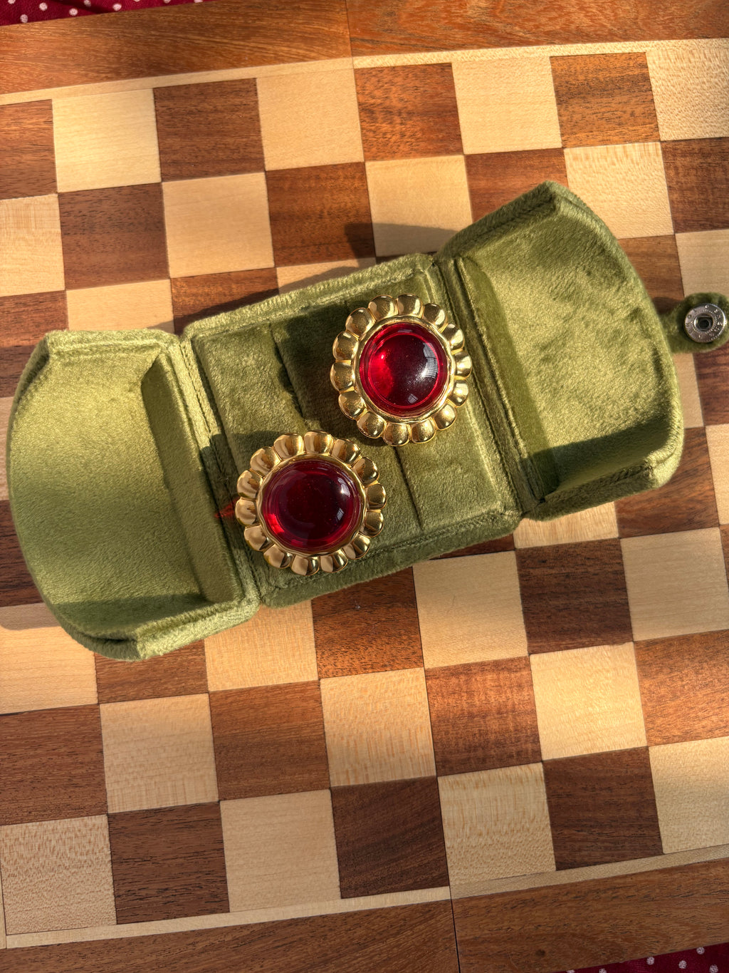 Statement chunky stud