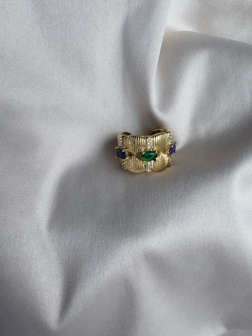 Gemstone studded textured ring