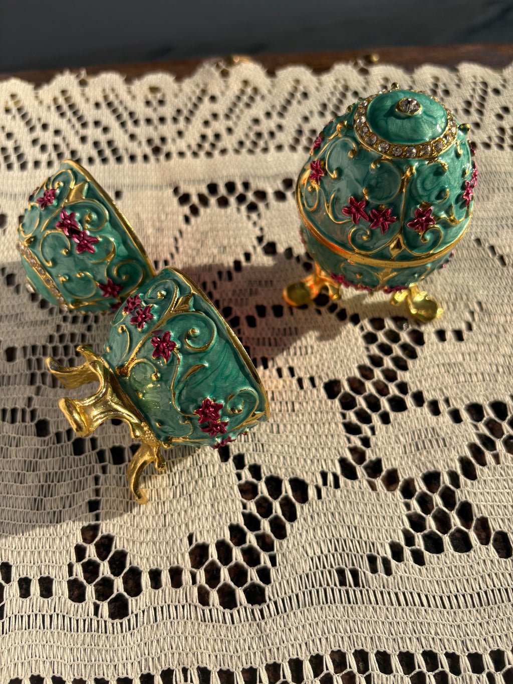 Vintage style egg shape jewellery box