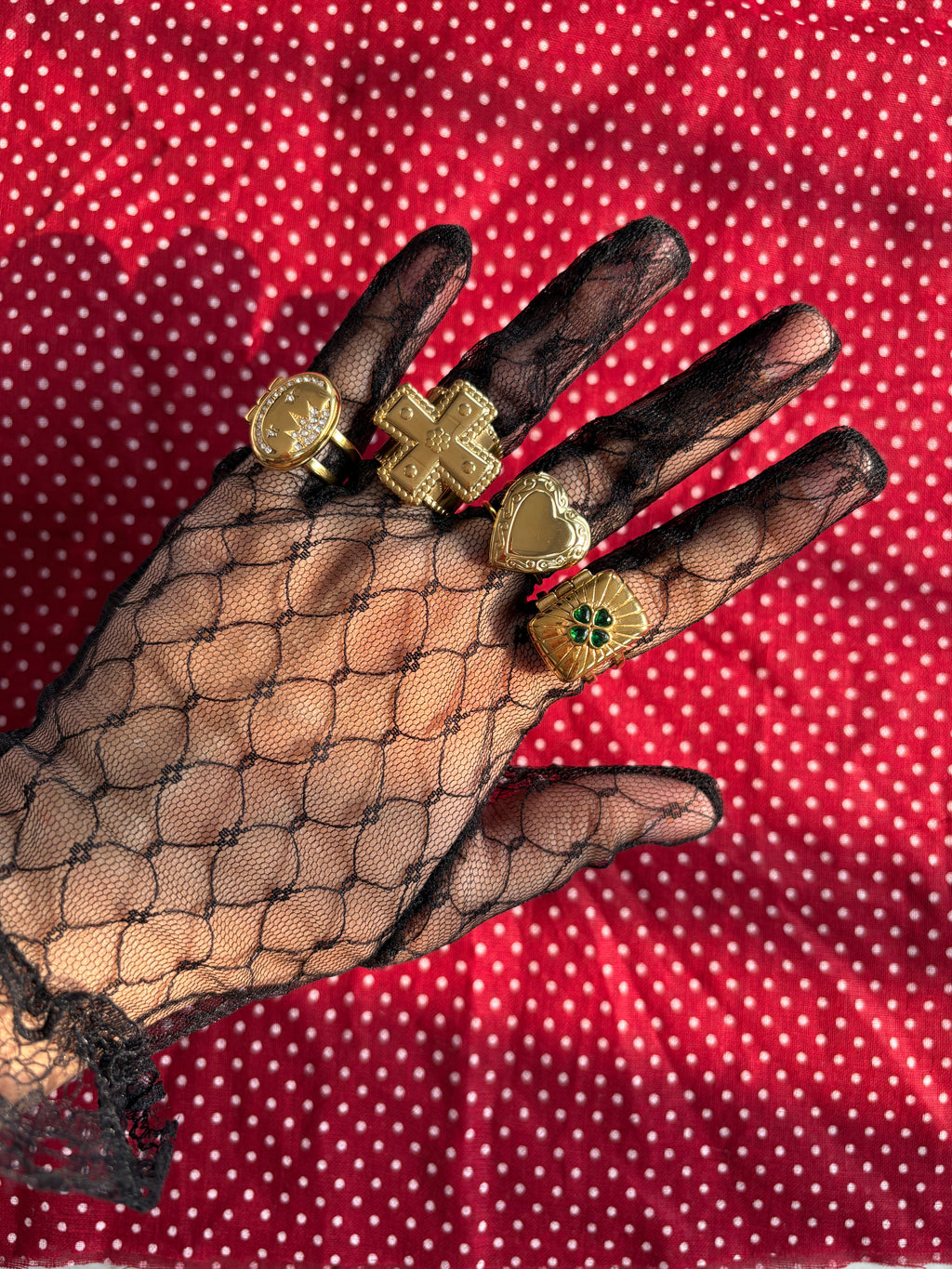 Clover leaf photo ring
