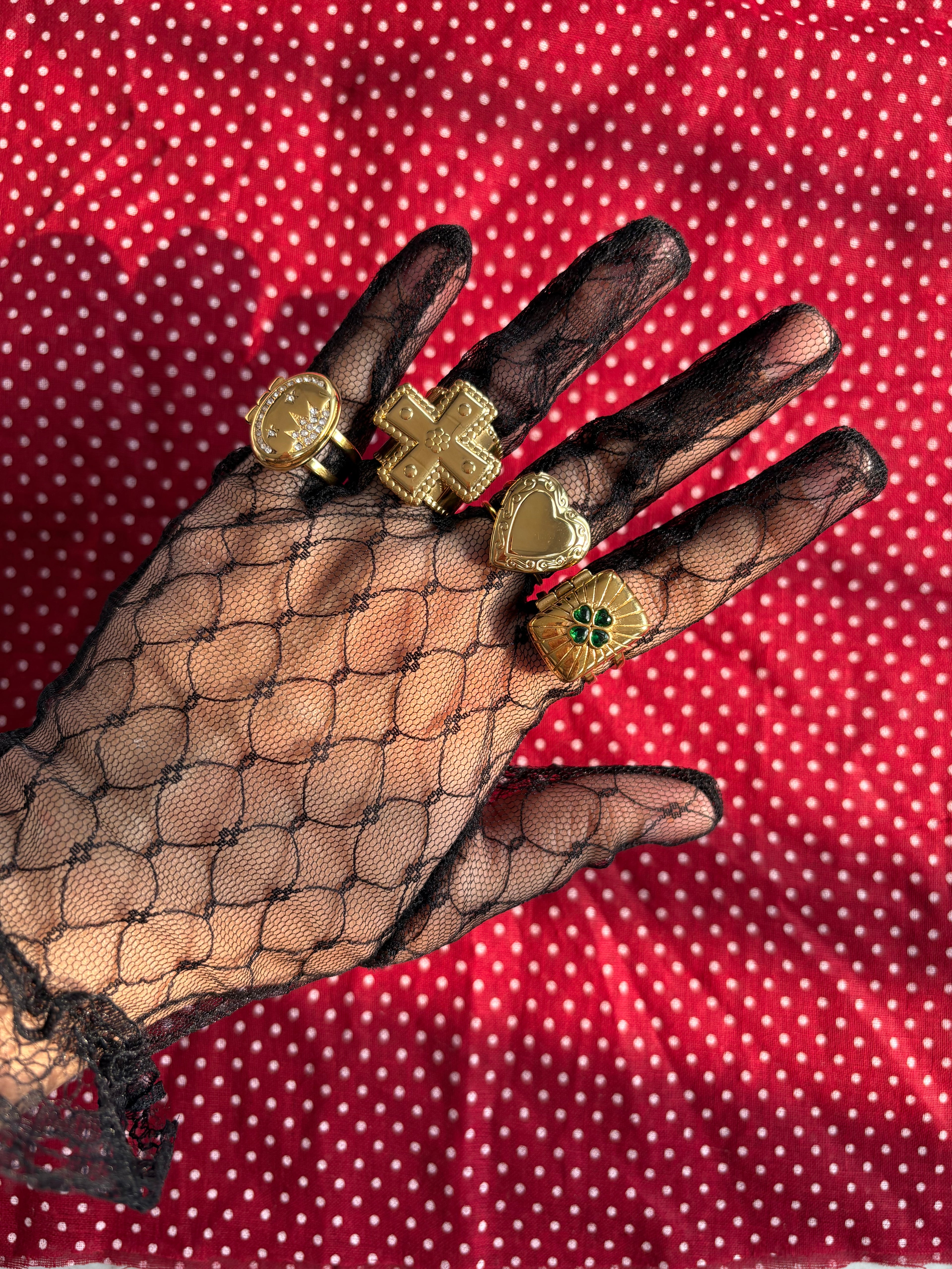 Clover leaf photo ring