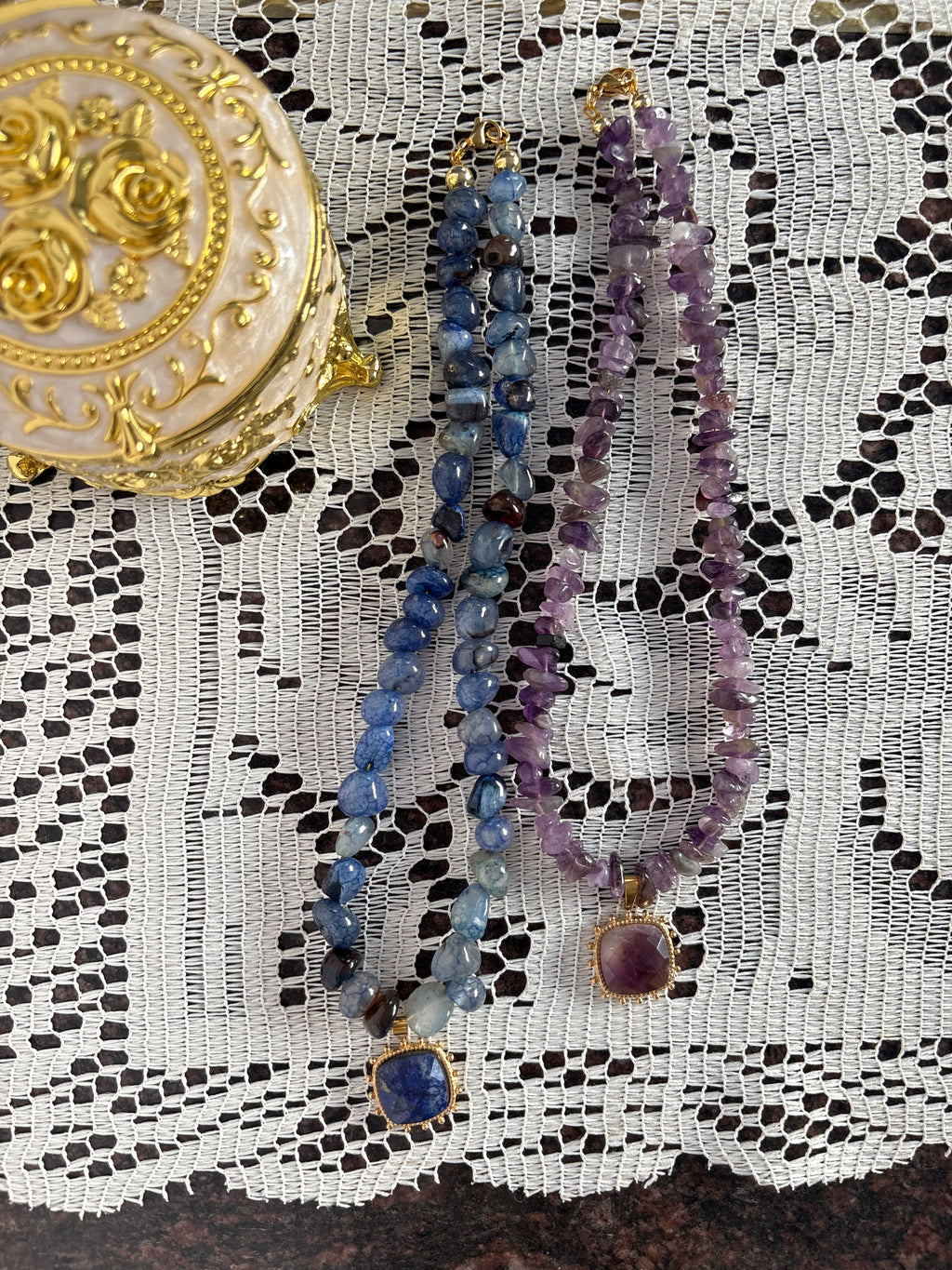 Crystal chips beaded necklace