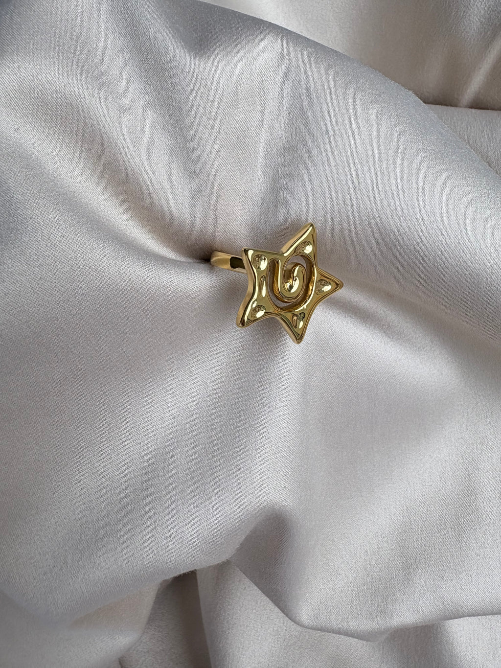 Solid Star ring
