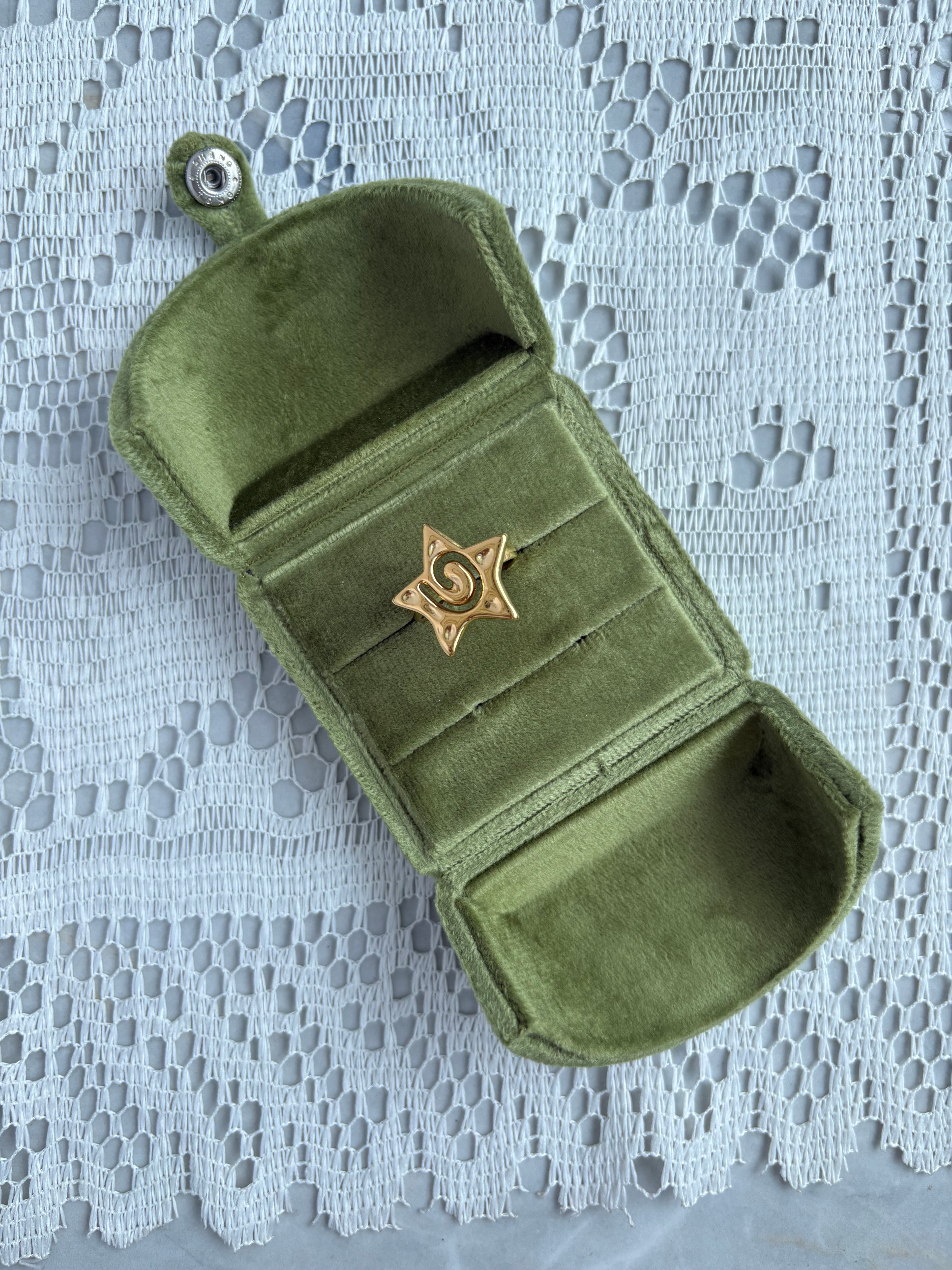 Solid Star ring