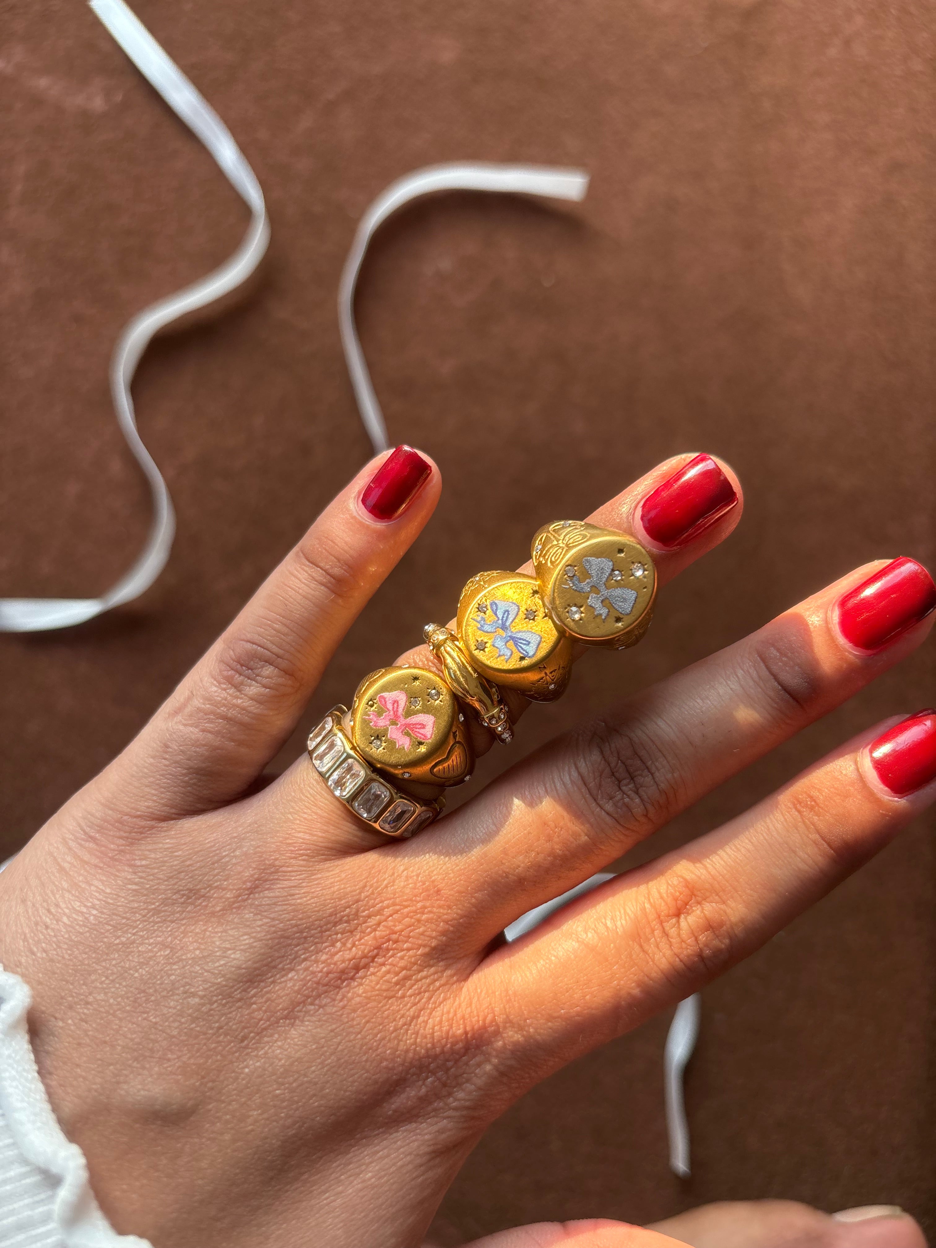 Vintage style bow ring