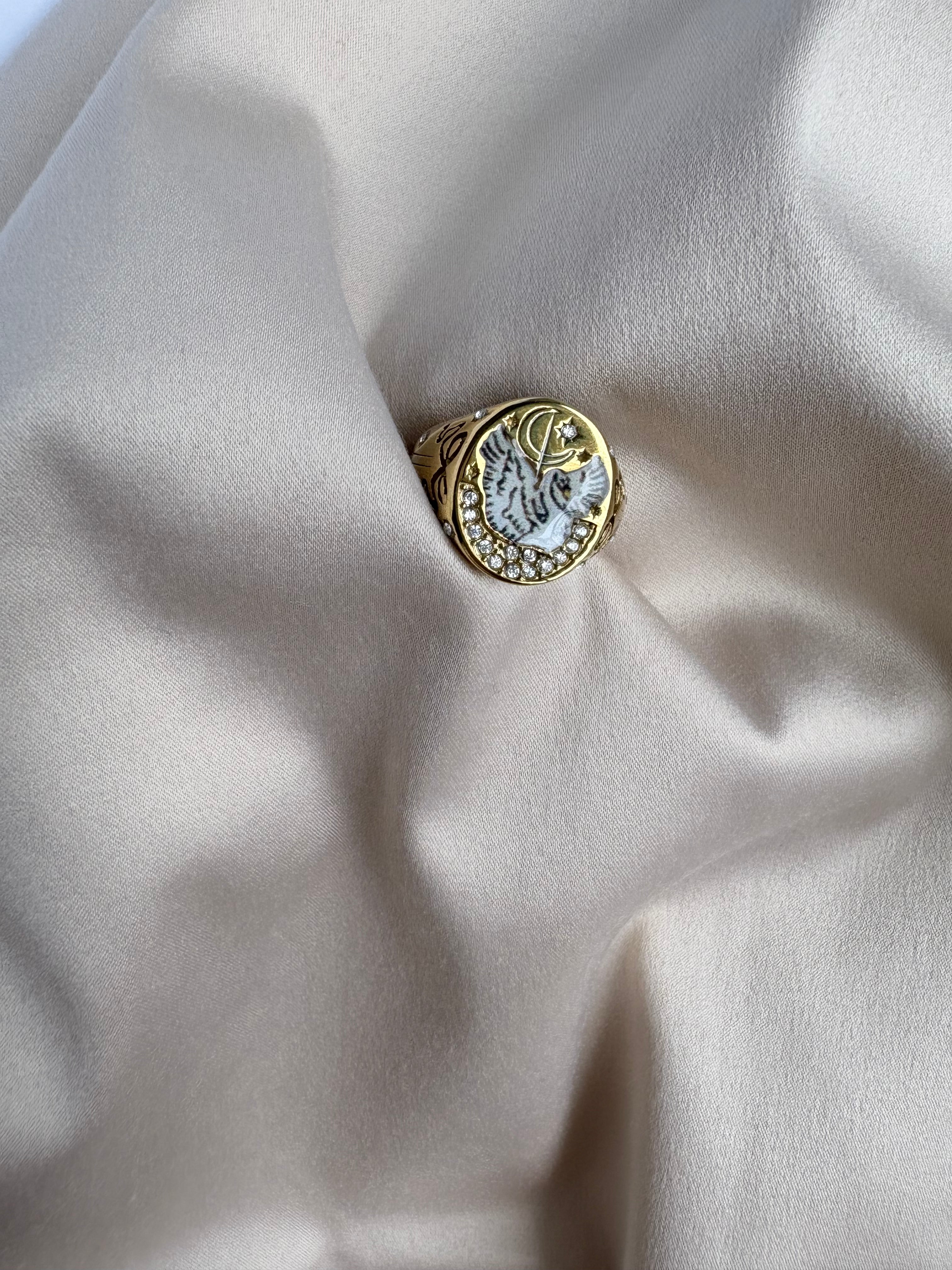 Vintage style swan ring