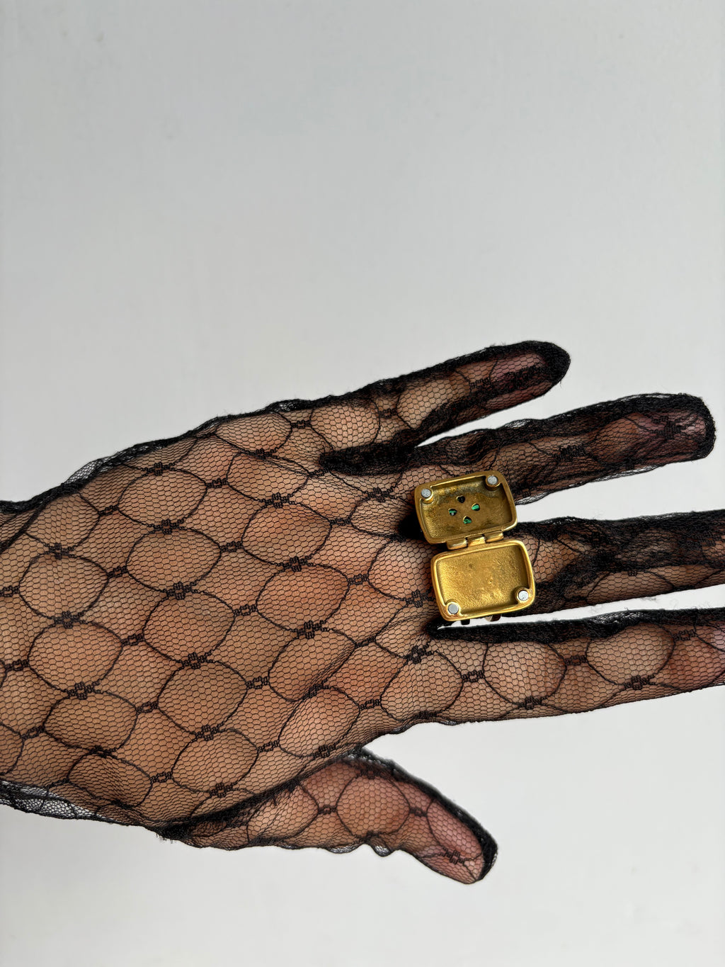 Clover leaf photo ring