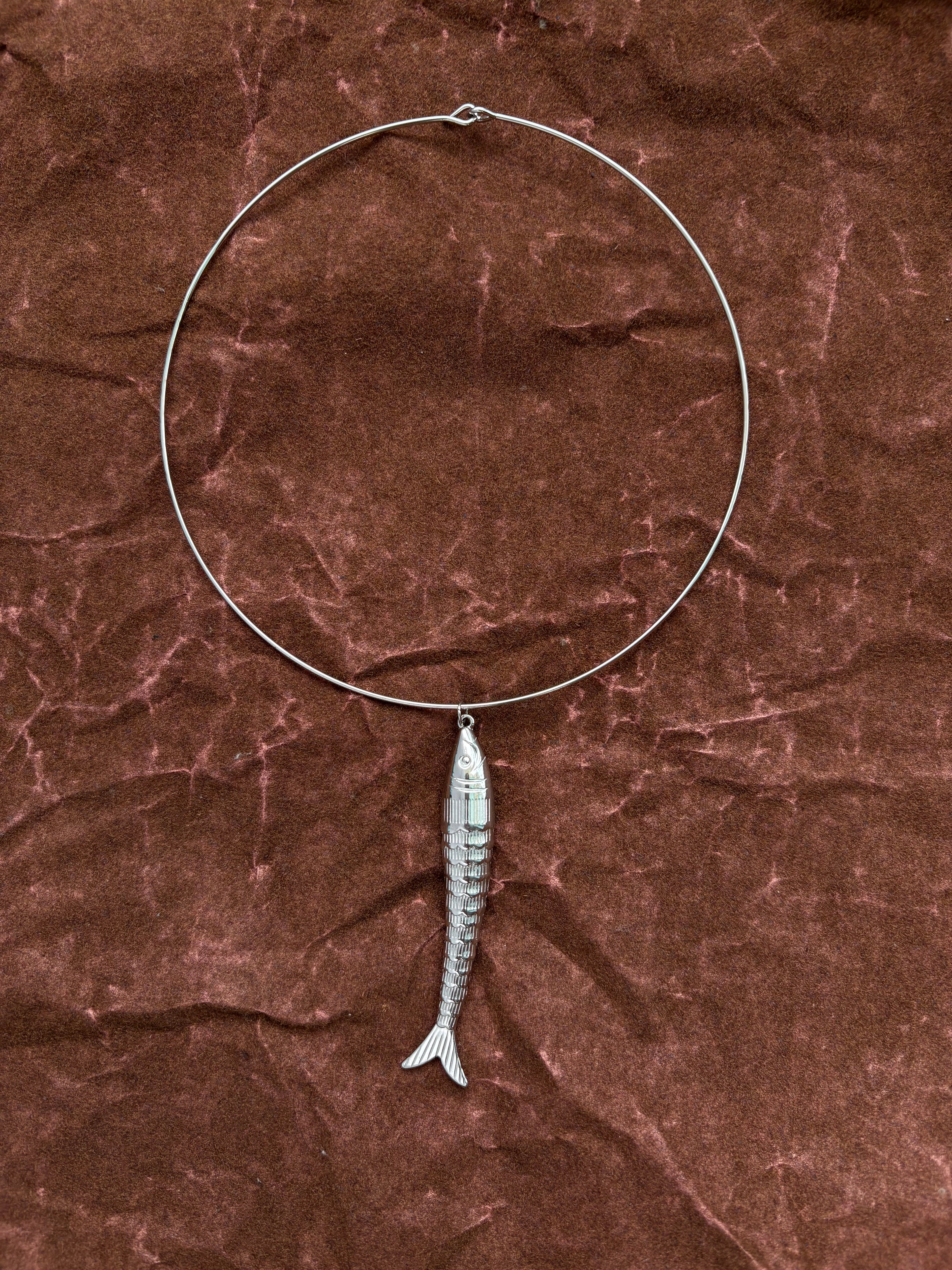 Big fish collar necklace