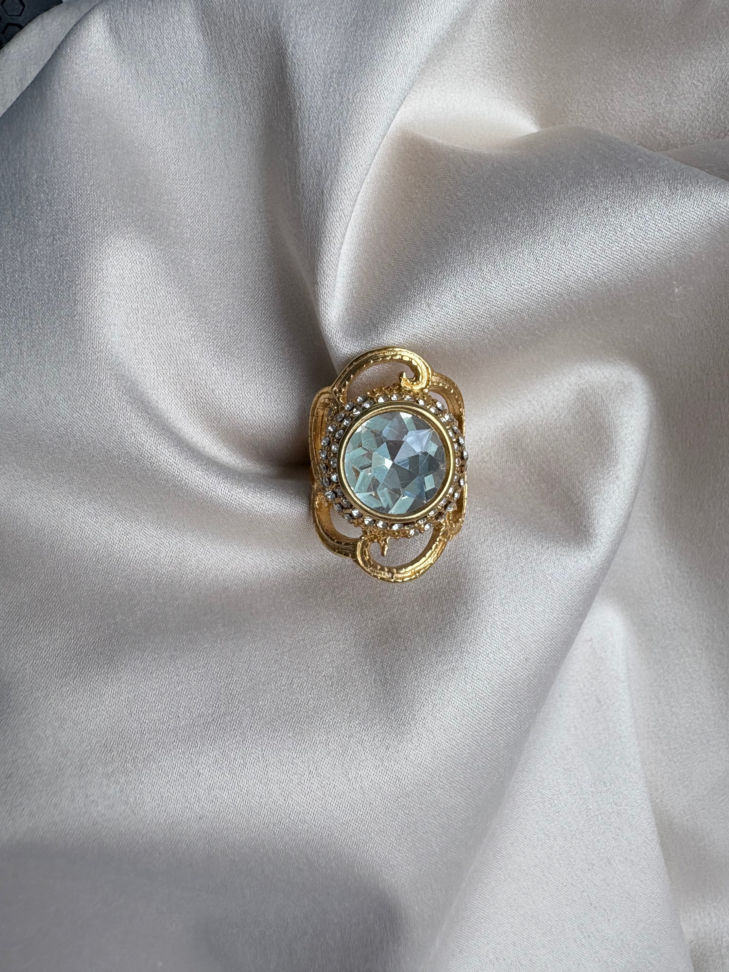 Stone cluster flower ring