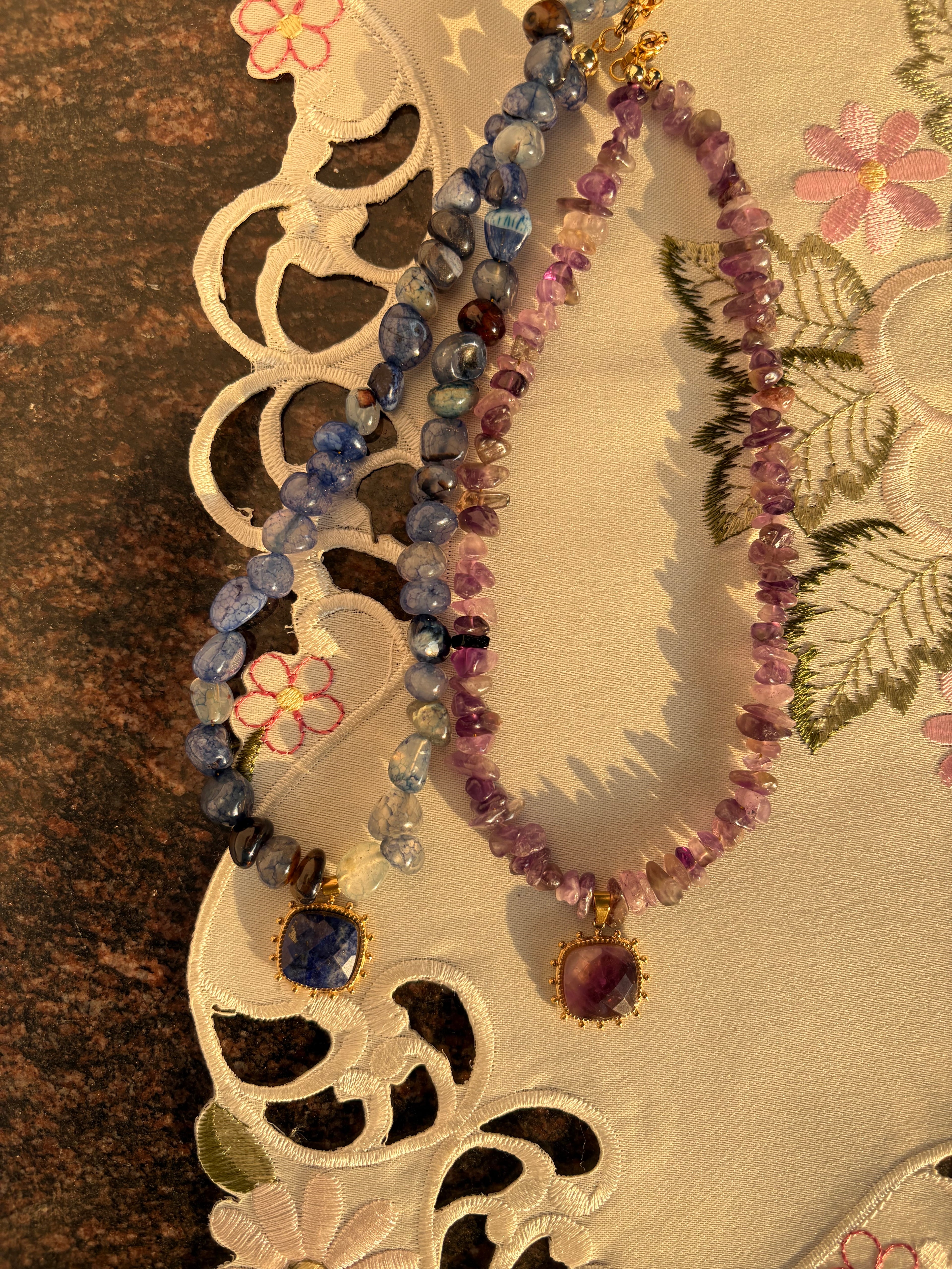 Crystal chips beaded necklace